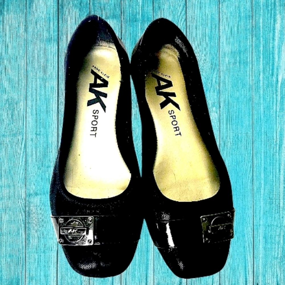 Anne Klein AK Sport Womens Size 9.5M Black Patent Leather 2" Heel Shoes